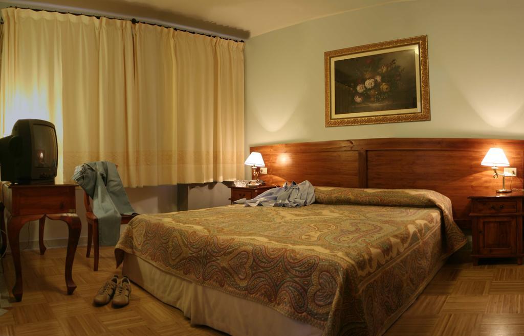 Hotel Marini Sassari Bagian luar foto